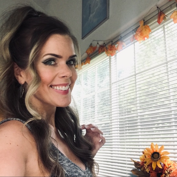 Meet Your Posher - Picture 4 of 4